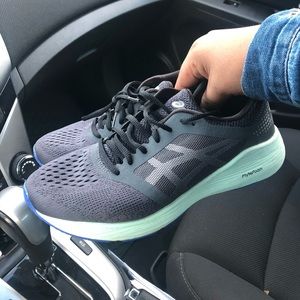 ASICS women’s roadhawk ff running shoes